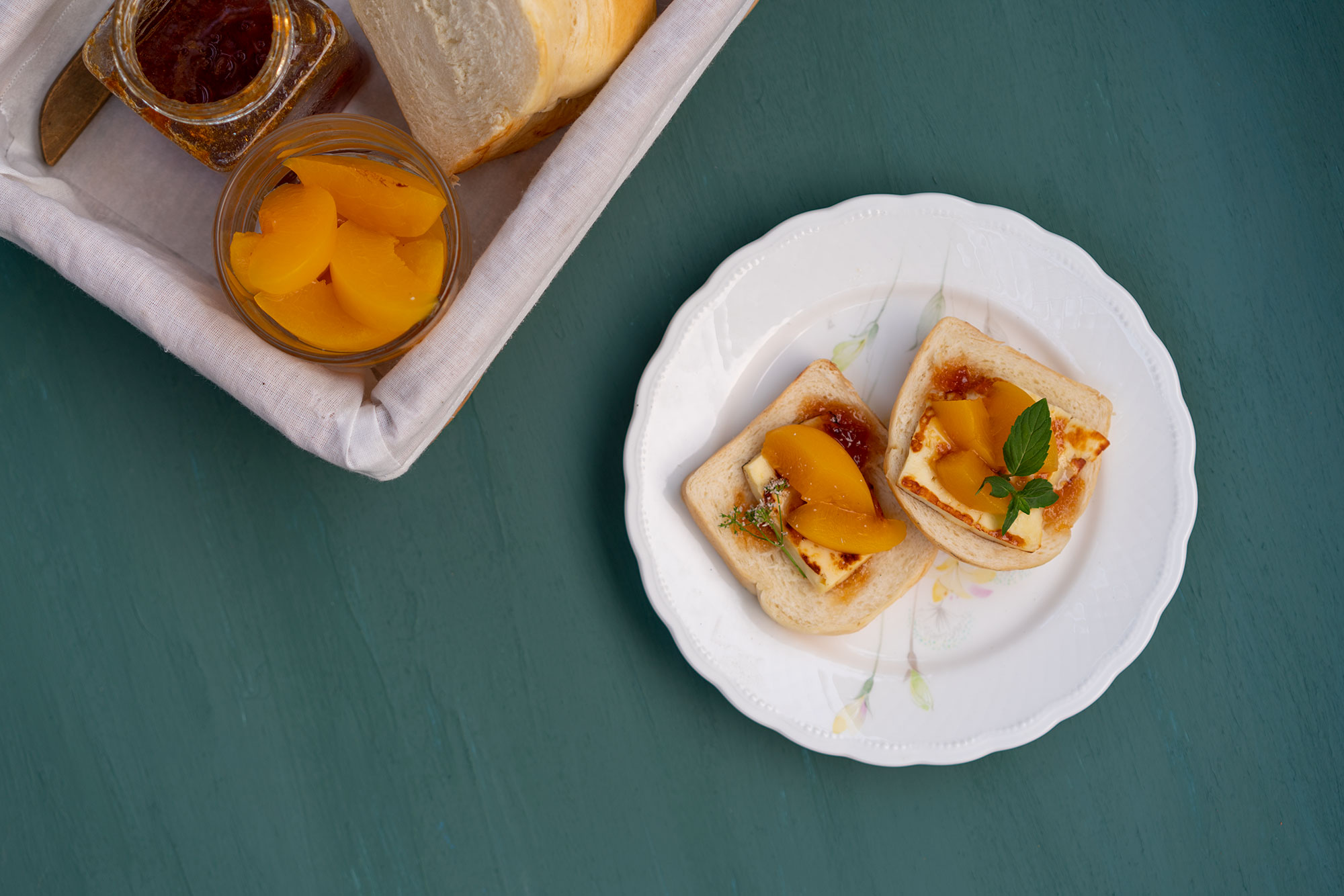 Bánh mì phô mai & đào ngâm
