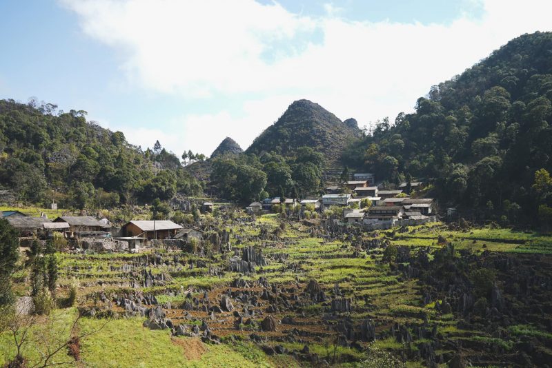 Ngày nắng trong, chân thèm mong đi lạc