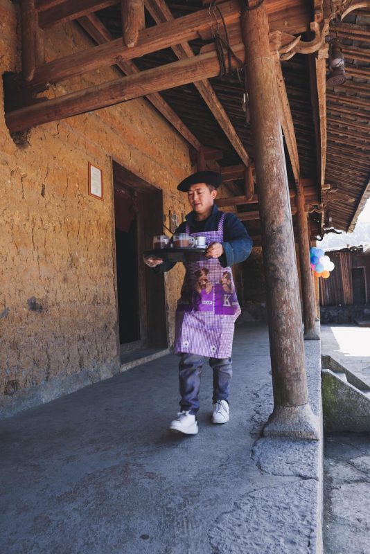 Ngày nắng trong, chân thèm mong đi lạc