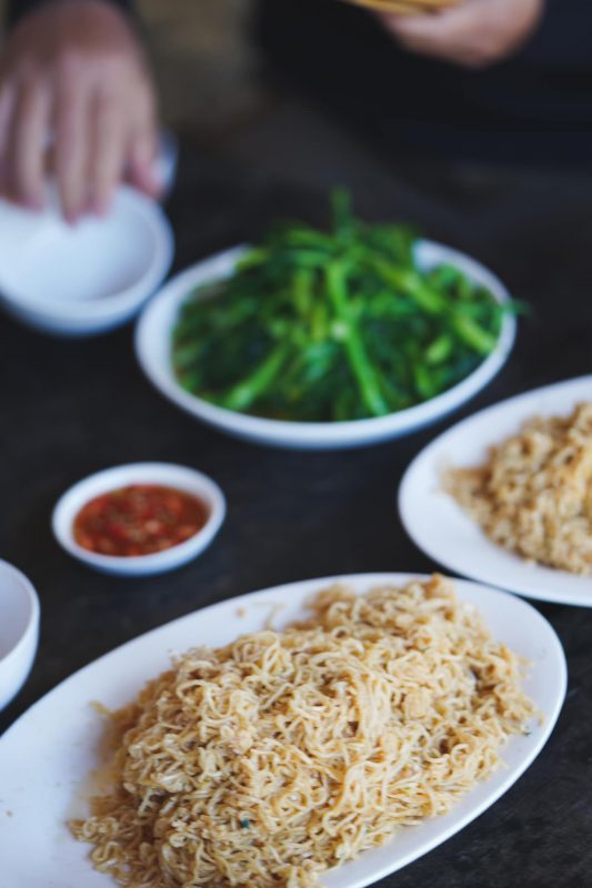 Ngày nắng trong, chân thèm mong đi lạc