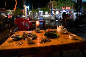 Mưa, trà mạn và ga Huế
